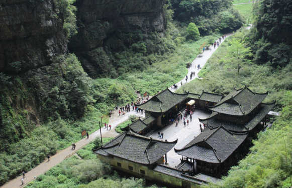 一说到武隆可能大家最熟悉不过了的是武隆的旅游景点,武隆仙女山,芙蓉